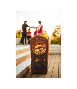Ferrum FCB Feuerkorb Fans, Eckig, 40 X 40 X 85 Cm, Rost -Gardena Store 3161395 WE MO 002 FeuerkorbFeuerstelleFanFCBayernFCB