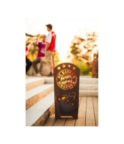 Ferrum FCB Feuerkorb Fans, Eckig, 40 X 40 X 85 Cm, Rost -Gardena Store 3161395 WE MO 003 FeuerkorbFeuerstelleFanFCBayernFCB